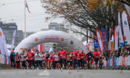 Razem dla Niepodległej! Tysiące biegaczy na trasach w Warszawie i Rzeszowie