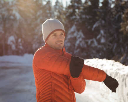 Bieganie zimą bez&nbsp;kompromis&oacute;w. Jak trenować w&nbsp;mrozie, wietrze i&nbsp;na&nbsp;lodzie?