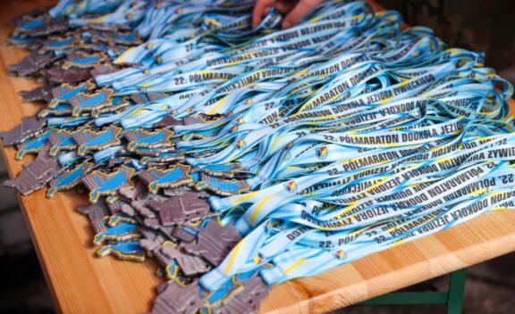 Jubileuszowa, 25. edycja PKO P&oacute;łmaratonu dookoła Jeziora Żywieckiego przeszła do&nbsp;historii jako jedna z&nbsp;najbardziej udanych w&nbsp;dziejach wydarzenia.